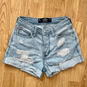 Size 00 Hollister High-Rise Mom Short